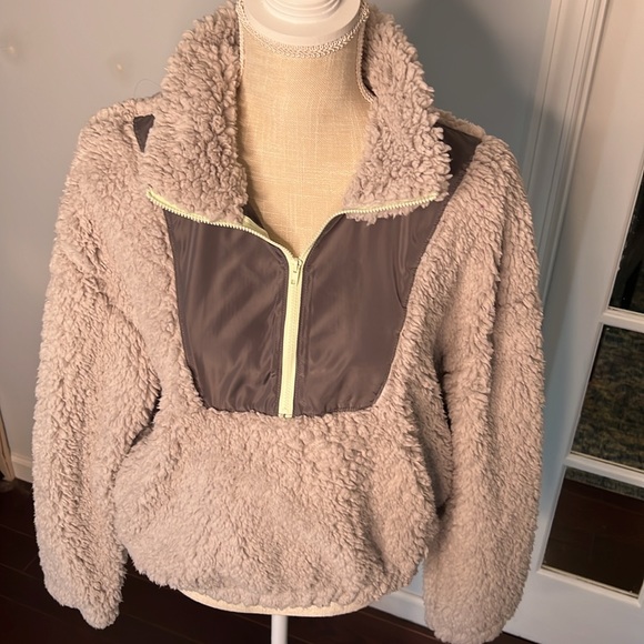 Target wild fable fuzzy Sherpa pullover w/ 3/4 zip - Picture 4 of 9